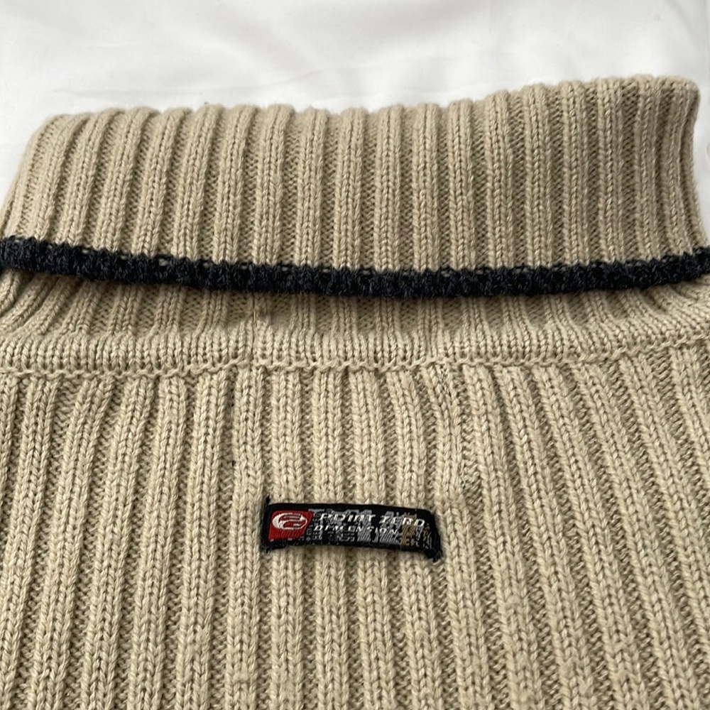 TRADED Firebird Reconstructed Cropped Wool Knit Turtleneck/ Shorts set - Picture 10 of 11